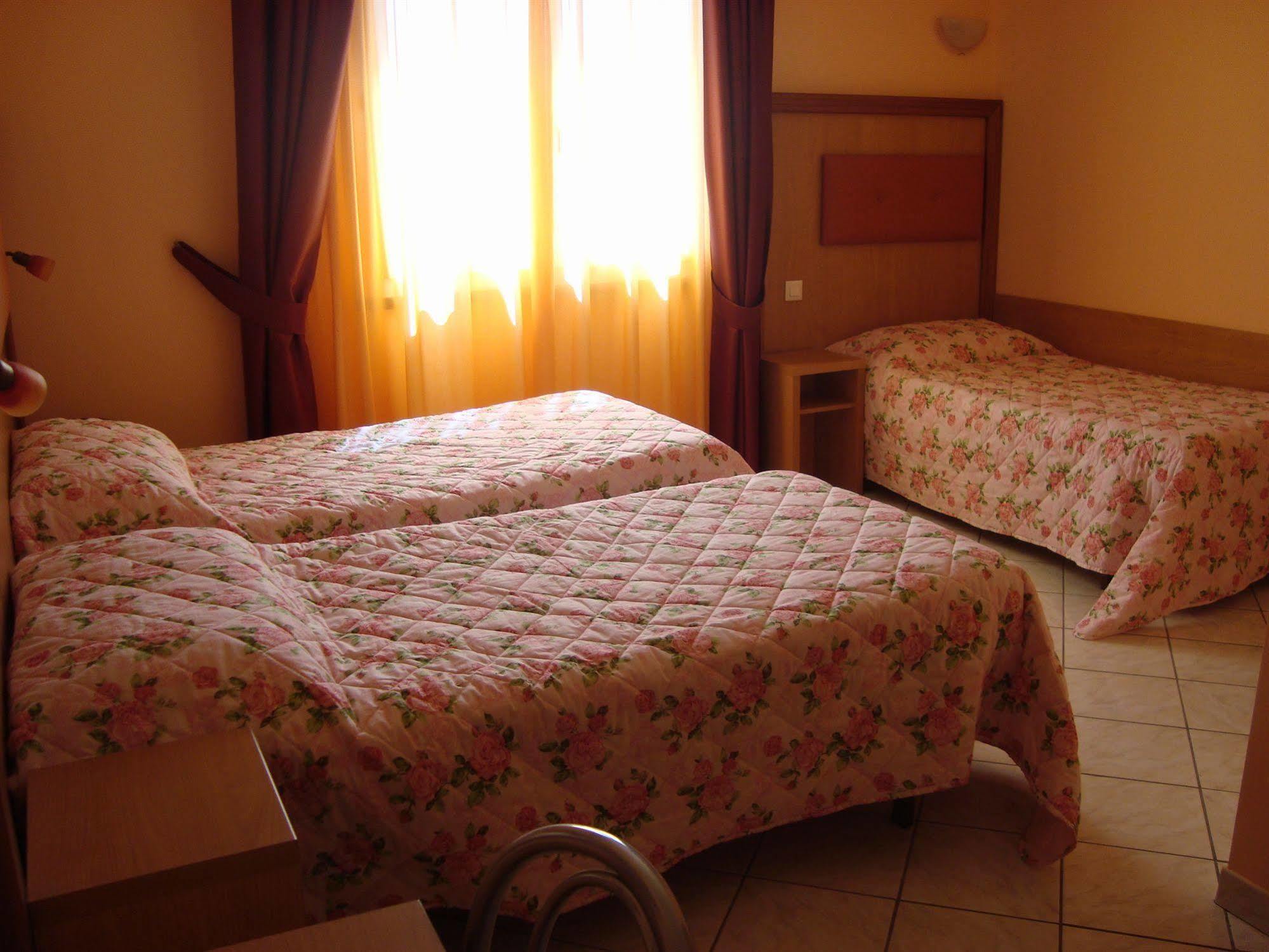 Hotel Lutetia 3*